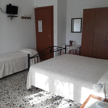 Is Murdegus לינה וארוחת בוקר