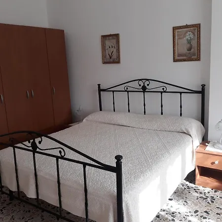 לינה וארוחת בוקר Is Murdegus 3*